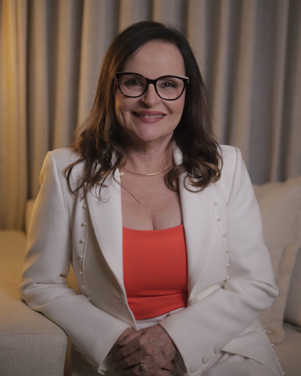 Dra. Célia Ortunho em seu consultório